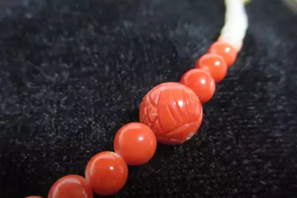 ガーネットがザクロ石と呼ばれる理由