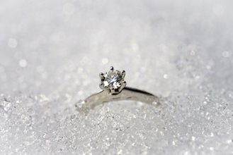 ダイヤモンドが4月の誕生石なのは、宝石の売り上げアップのため？