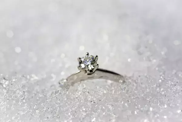 ダイヤモンドが4月の誕生石なのは、宝石の売り上げアップのため？