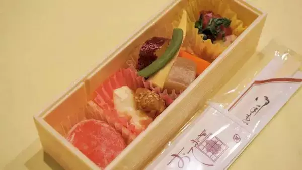 「東京駅「よくばりおつまみセット(花)」(550円)～駅弁の味と一緒に我が家でお花見！」の画像