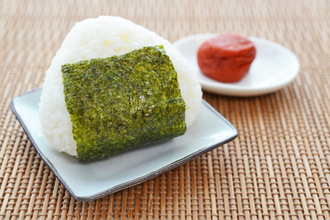 「おにぎり」と「おむすび」は何が違うの？