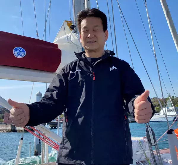 辛坊治郎「怖かったんですよ。 左後ろから貨物船が迫って来て……」 アメリカ大陸目前のヨットから航海状況を報告