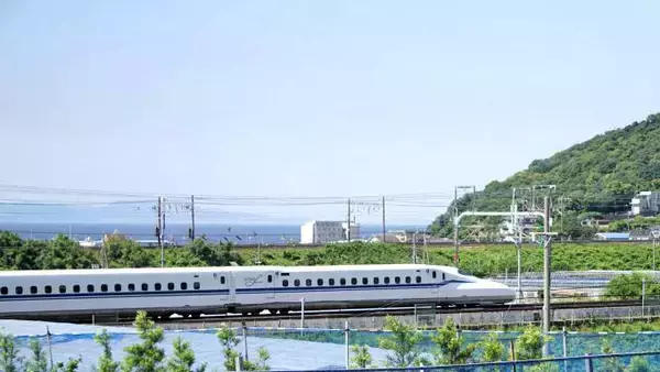 「デビューから1周年！　N700Sの快適車内で駅弁も満喫」の画像