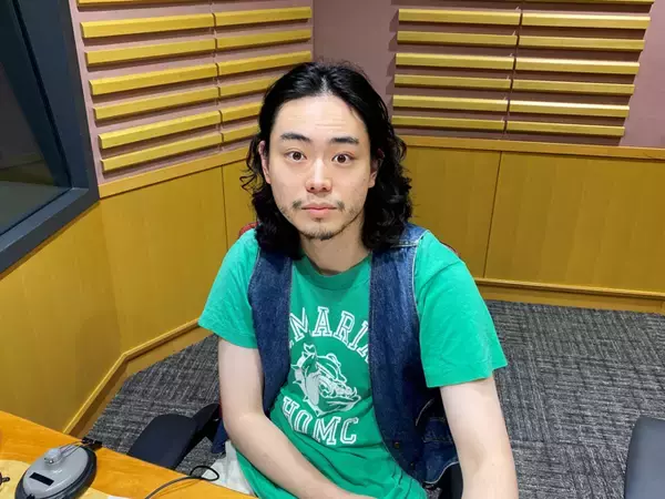 菅田将暉「優秀だな！」テニスラケット用の“謎の形のリュック”に興味津々「ワンチャンありだな」