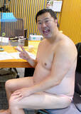 「とにかく明るい安村が明かす、NHKで“裸芸”がOKな不思議な理由」の画像1