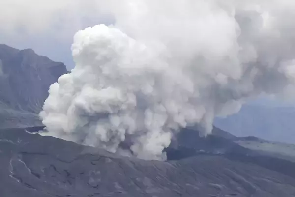 太平洋航海中、硫黄島噴火遭遇を間一髪で免れた辛坊治郎「このところちょっと日本列島が不安……」　～熊本 阿蘇山で噴火発生