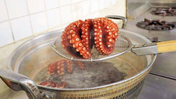 国民の10人に1人が食べた人気駅弁、「ひっぱりだこ飯」の製造に密着してみた！　～神戸駅弁・淡路屋