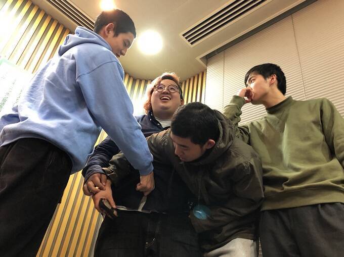 人気芸人 四千頭身 意気消沈 笑いの聖地で誰にも気づかれず 19年2月2日 エキサイトニュース