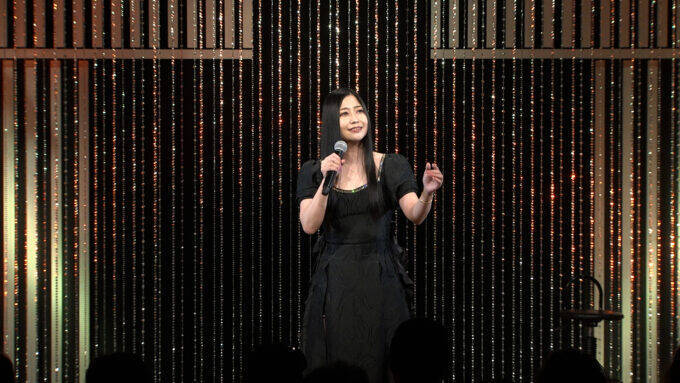川中美幸、矢沢永吉の東京ドーム公演でファンと一緒にバスタオルを投げる！