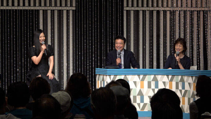 川中美幸、矢沢永吉の東京ドーム公演でファンと一緒にバスタオルを投げる！