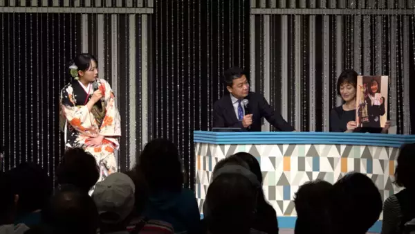 「川中美幸、矢沢永吉の東京ドーム公演でファンと一緒にバスタオルを投げる！」の画像