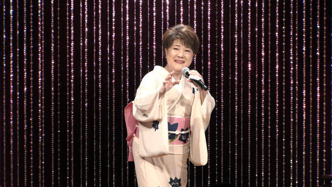 川中美幸、矢沢永吉の東京ドーム公演でファンと一緒にバスタオルを投げる！