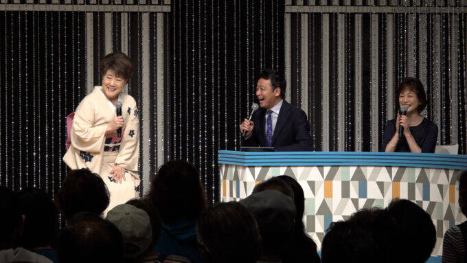 川中美幸、矢沢永吉の東京ドーム公演でファンと一緒にバスタオルを投げる！