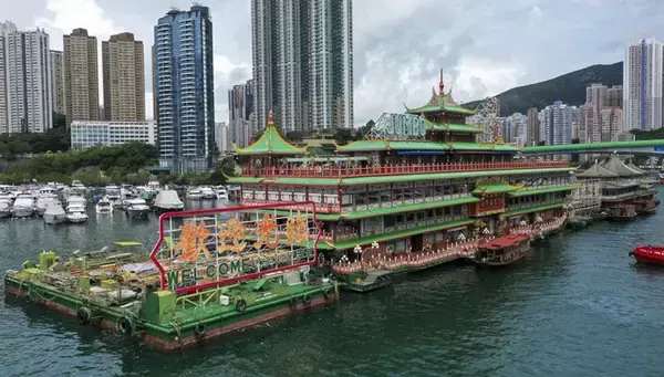 辛坊治郎「わざとじゃない？」南シナ海で沈没の香港水上レストラン