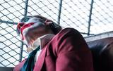 「『ジョーカー：フォリ・ア・ドゥ』ホアキン・フェニックス×レディ・ガガ、現実か妄想か。観客の予測を超える衝撃作が誕生」の画像1