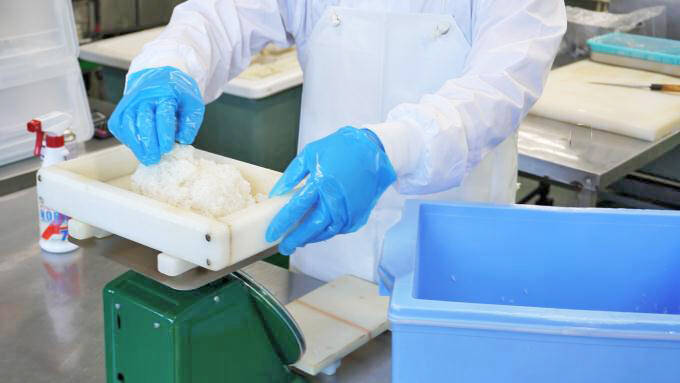 もうすぐ新幹線がやって来る！　福井・敦賀の名物駅弁「元祖鯛鮨」とは？