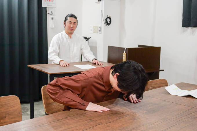 絶対に真似しちゃダメ！？　好印象を残す面接対策をランパンプスが芸人視点で実演！