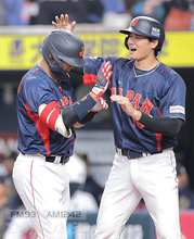 復調告げるアーチ！　村上・山川　2人の本塁打王を救った「大谷の存在」