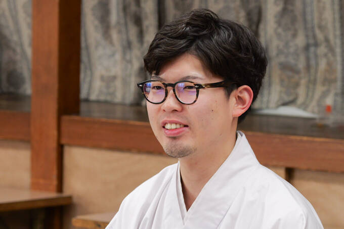 怪談会やコスプレイベントも！？　地域に開かれた新宿下落合氷川神社にてランパンプスが合格祈願！