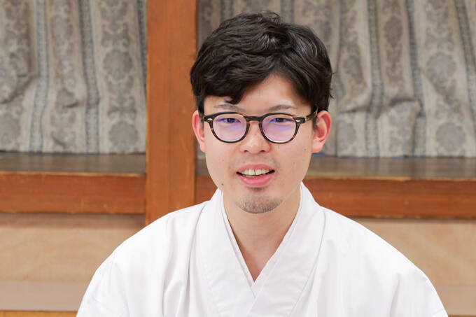 怪談会やコスプレイベントも！？　地域に開かれた新宿下落合氷川神社にてランパンプスが合格祈願！