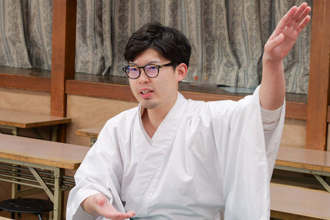 怪談会やコスプレイベントも！？　地域に開かれた新宿下落合氷川神社にてランパンプスが合格祈願！