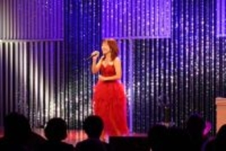 工藤夕貴、誰でも弾けるNEW楽器『インスタコード』で心地よい音色にうっとり