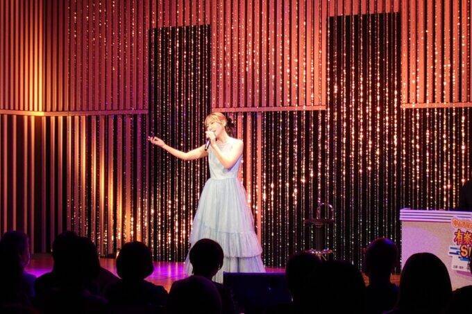 工藤夕貴、誰でも弾けるNEW楽器『インスタコード』で心地よい音色にうっとり