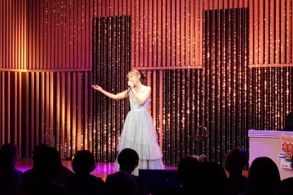 「工藤夕貴、誰でも弾けるNEW楽器『インスタコード』で心地よい音色にうっとり」の画像