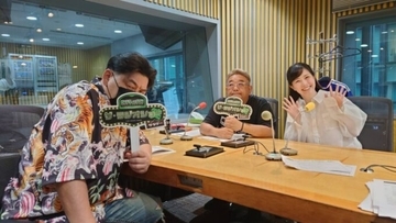 サンド富澤、謎の装置に興味津々 「飯食うのかな？」と、自身の考察を披露