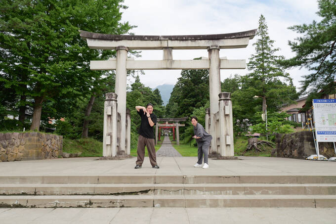 唱文「サイギサイギ」とは！？　津軽のお山信仰が息づく岩木山神社でランパンプスが合格祈願！