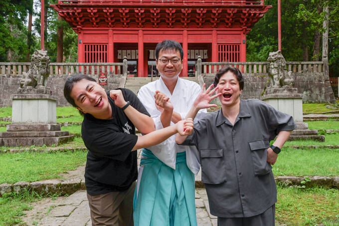 唱文「サイギサイギ」とは！？　津軽のお山信仰が息づく岩木山神社でランパンプスが合格祈願！