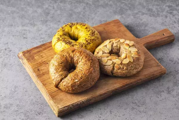 ベーグルはどうして「現在の形」になったの？