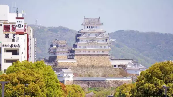 「姫路城・世界遺産登録30周年！　その記念駅弁から飛び出したものとは？」の画像