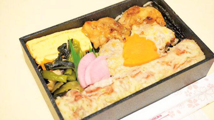 姫路城・世界遺産登録30周年！　その記念駅弁から飛び出したものとは？