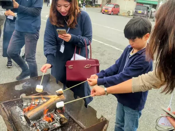 「小湊鐵道が初のアフタヌーンティー列車を運行　」の画像