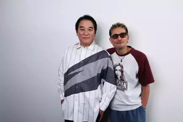 「松岡昌宏＆ピエール瀧が語る“ラジオ愛”「大人になる入口はラジオにあった」　“ラジオドラマ×舞台×映像”プロジェクト『はがきの王様』」の画像