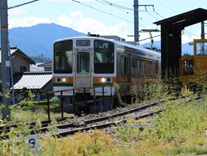 辛坊治郎「好きでも盗んじゃダメ！」鉄道ファンの高校教員を逮捕　列車から備品盗む