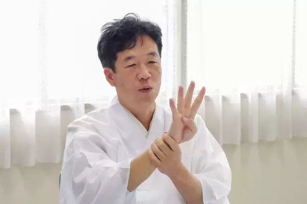 「ひとり一回鐘がつける！？　古くから学問の神様を祀る、神社前鳥神社にてランパンプスが合格祈願！」の画像