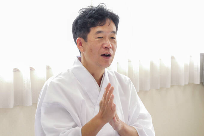 ひとり一回鐘がつける！？　古くから学問の神様を祀る、神社前鳥神社にてランパンプスが合格祈願！