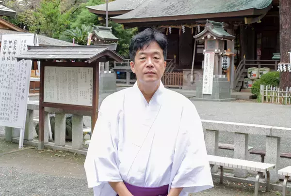 「ひとり一回鐘がつける！？　古くから学問の神様を祀る、神社前鳥神社にてランパンプスが合格祈願！」の画像