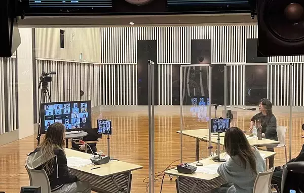 「にこるん・みちょぱがオンラインで卒業生をお祝い！ 藤巻亮太もサプライズ出演し「3月9日」生歌唱！」の画像