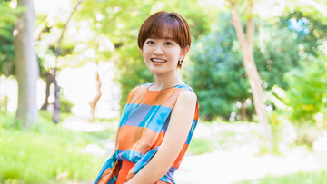 「日差しにも負けない自分らしいカラフルな衣装で挑みました」新行市佳アナウンサー