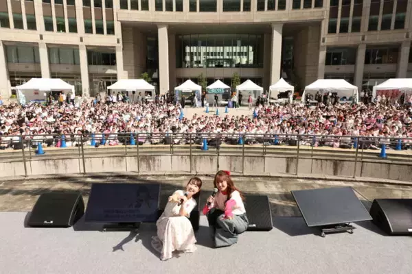 「番組１周年記念公開収録を開催！『オールナイトニッポンPODCAST 佐々木彩夏の０１００』東京都庁 都民広場ステージでの公開収録の模様を配信中」の画像