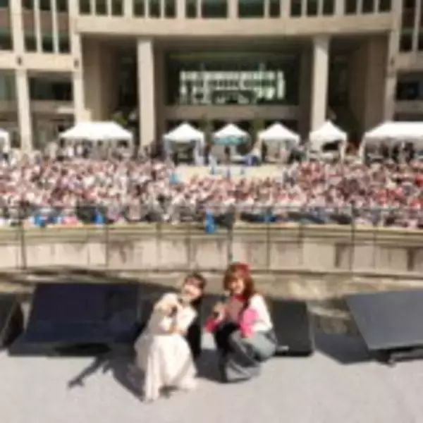 「番組１周年記念公開収録を開催！『オールナイトニッポンPODCAST 佐々木彩夏の０１００』東京都庁 都民広場ステージでの公開収録の模様を配信中」の画像