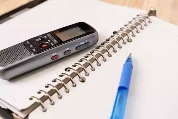 「巻き込まれたメディア　信頼と言葉」の画像