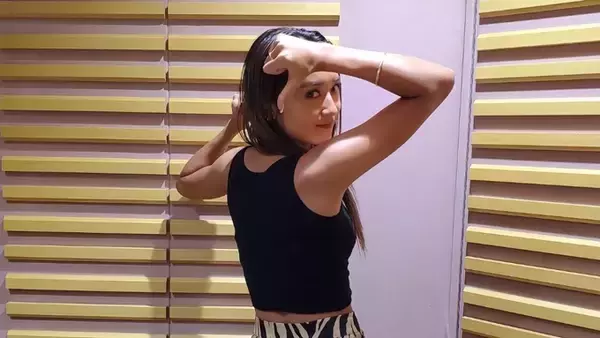 みちょぱ、へそピアスを開けた当時の記憶を回想「1か月弱ぐらいは痛かった」