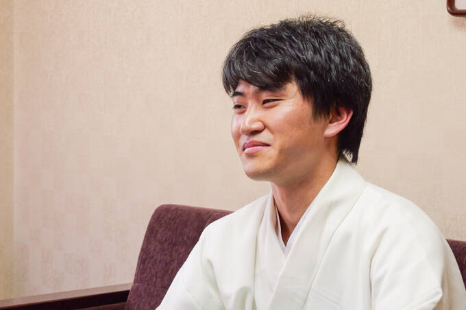 正体は口外禁止の鬼「やぶ」とは！？　海を望む呉の総鎮守、亀山神社にてランパンプスが合格祈願！