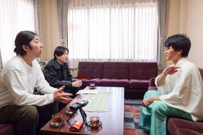 正体は口外禁止の鬼「やぶ」とは！？　海を望む呉の総鎮守、亀山神社にてランパンプスが合格祈願！