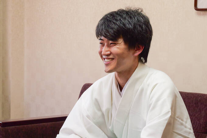 正体は口外禁止の鬼「やぶ」とは！？　海を望む呉の総鎮守、亀山神社にてランパンプスが合格祈願！