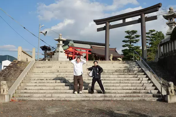 「正体は口外禁止の鬼「やぶ」とは！？　海を望む呉の総鎮守、亀山神社にてランパンプスが合格祈願！」の画像